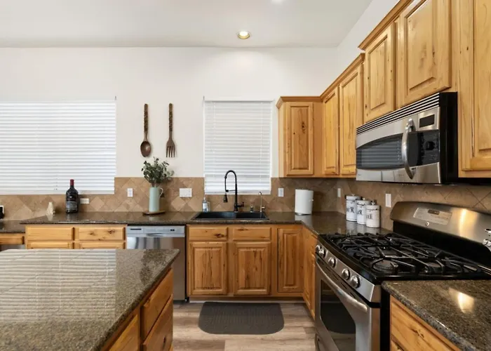 The Thirsty Cactus | Heated Pool, Spa & Games * Chandler