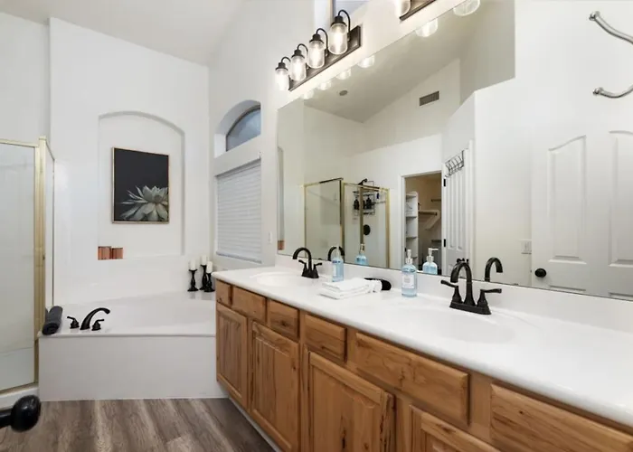The Thirsty Cactus | Heated Pool, Spa & Games * Chandler