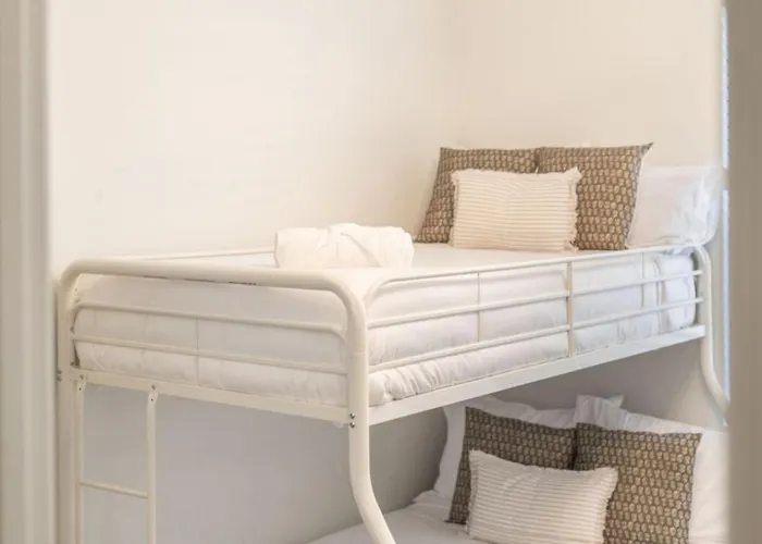 The Thirsty Cactus | Heated Pool, Spa & Games Holiday home