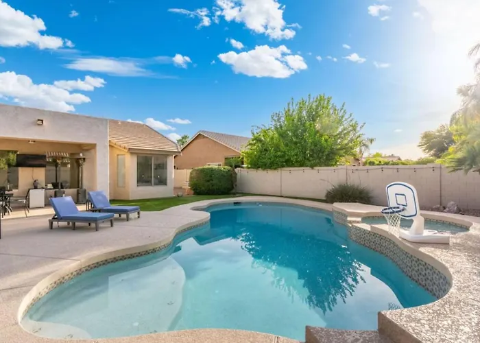 The Thirsty Cactus | Heated Pool, Spa & Games *