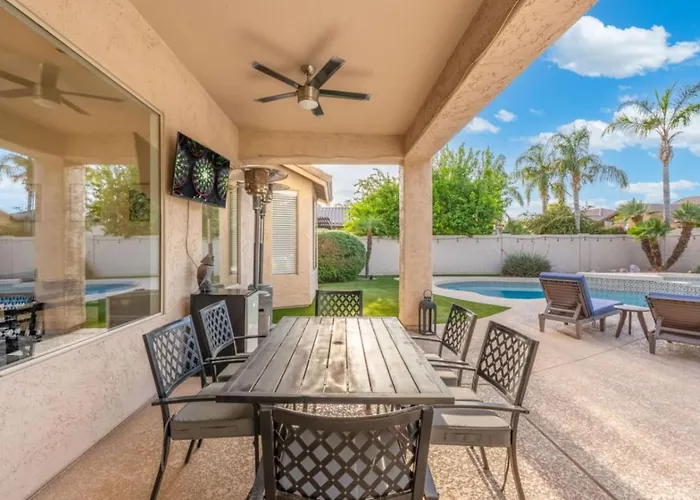 The Thirsty Cactus | Heated Pool, Spa & Games Holiday home *