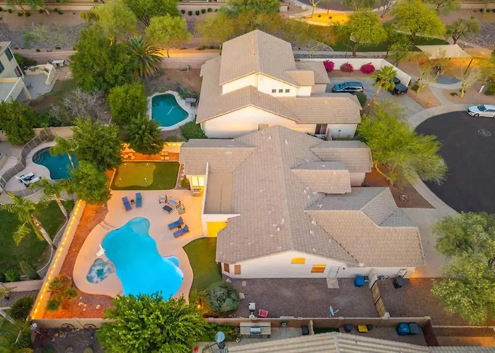 The Thirsty Cactus | Heated Pool, Spa & Games Holiday home *